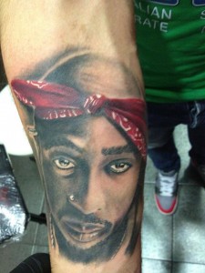 tatuajes para hombres Tupac 